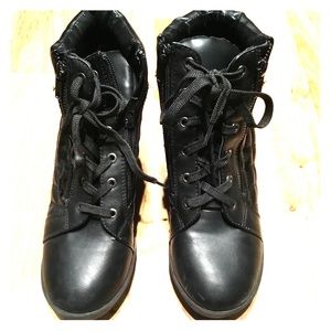 Madden Girl ankle wedged boot *offers welcome*